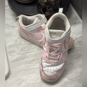 Nike Court Borough Low Sneakers